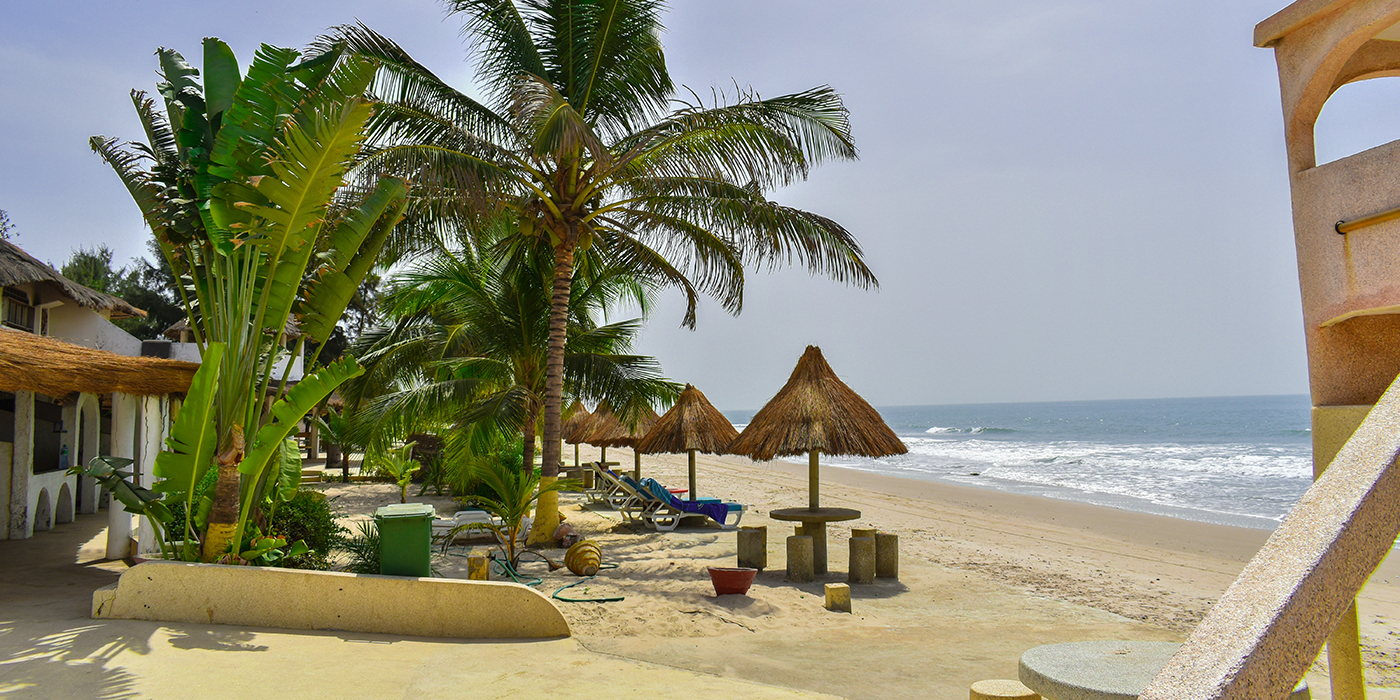 Playa paradisíaca de cap skirring en el sur de Senegal, Africa,